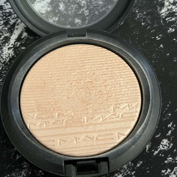 MAC highlight Extra Dimension Skinfinish - Picture 3 of 4